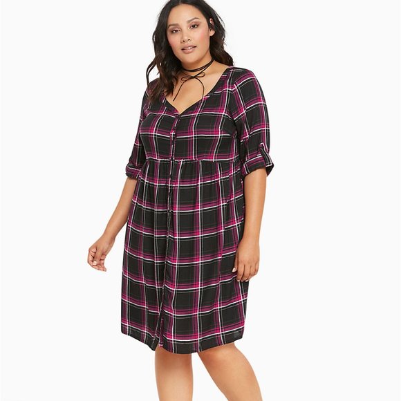 PLUS Torrid 90s-inspired plaid challis dress ✨ black + purple ✨ sizes 1 + 2 - Picture 3 of 8